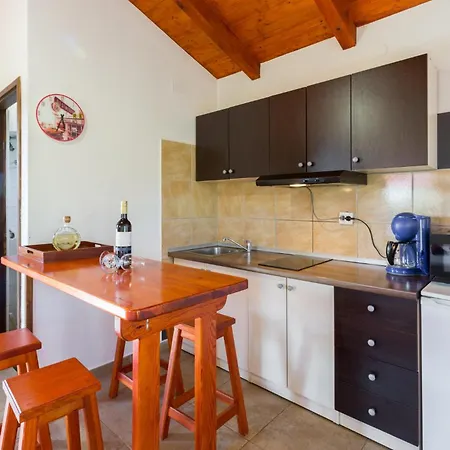 Apartment In With Kitchen Pula